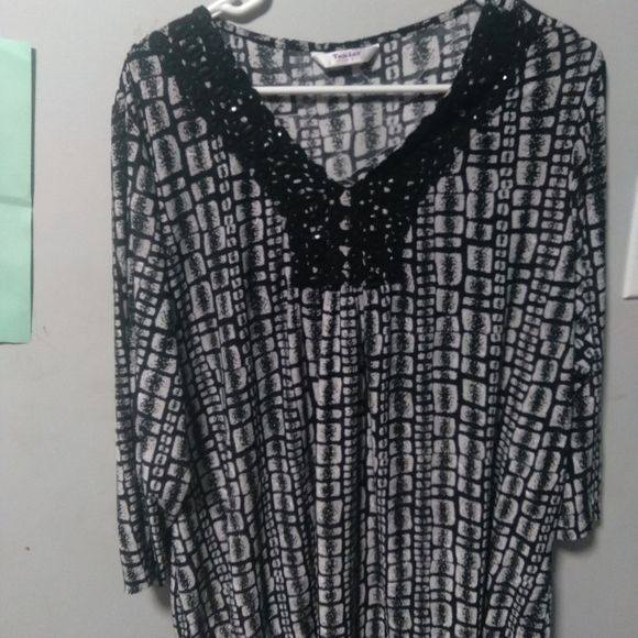 Tanjay womens plus size black and white print top. 3/4 sleeves. Size 2X - Picture 4 of 5